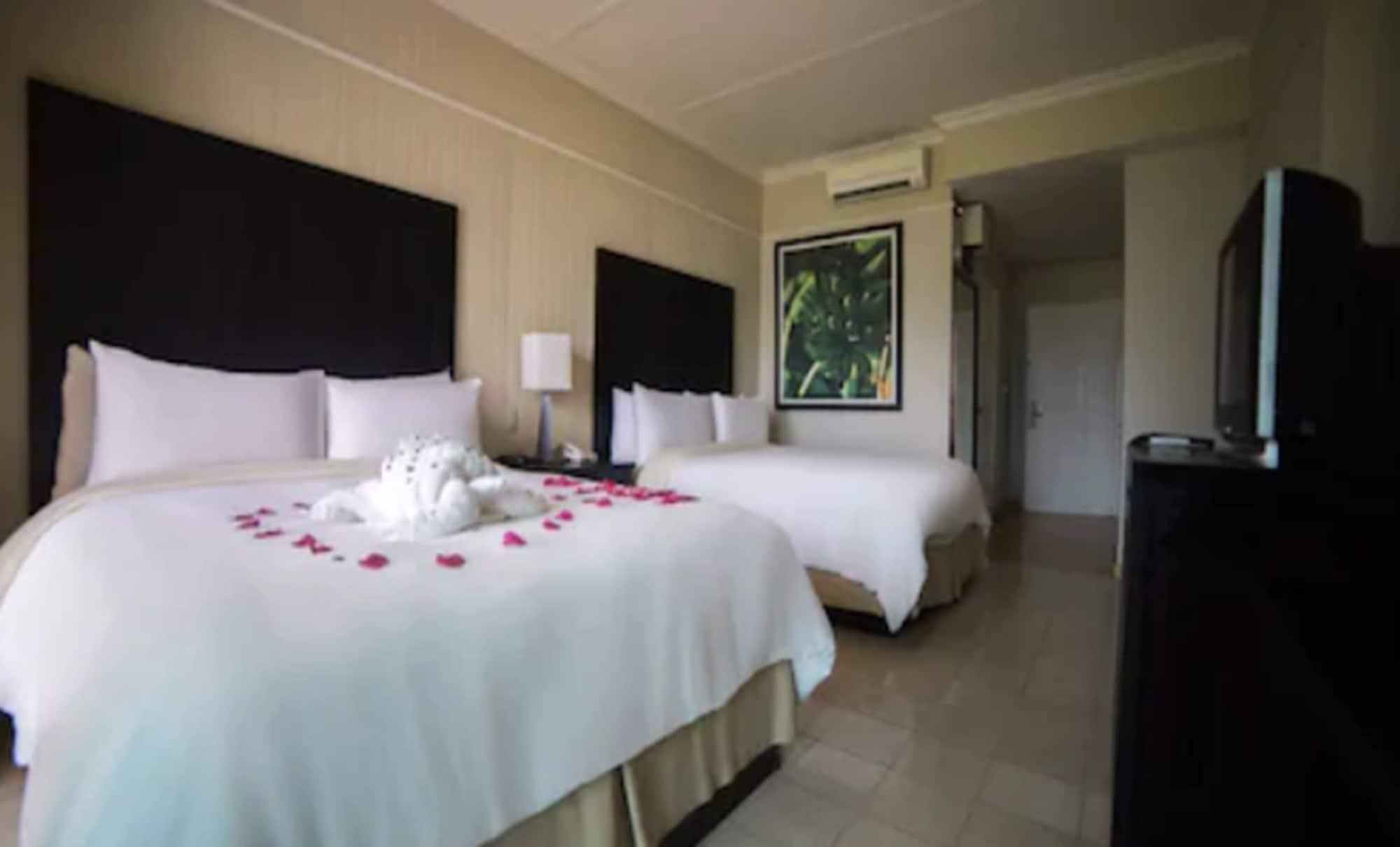 Playa Tortuga Hotel&Beach Resort Bocas Town Bagian luar foto