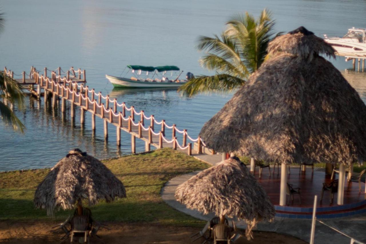 Playa Tortuga Hotel&Beach Resort Bocas Town Bagian luar foto